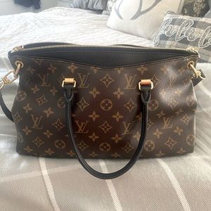 Louis Vuitton Pallas Noir MM